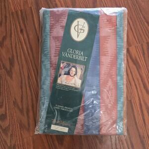 Vintage Gloria Vandrbilt table cloth 60×102 Oblong